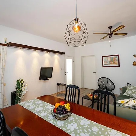 Beautiful In - Paklenica With Wifi Holiday home Starigrad Paklenica